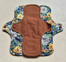 Load image into Gallery viewer, 5 Cloth Pad Set Organic Rust/Flowers