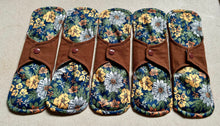 Load image into Gallery viewer, 5 Cloth Pad Set Organic Rust/Flowers