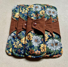 Load image into Gallery viewer, 5 Cloth Pad Set Organic Rust/Flowers