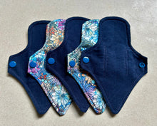 Load image into Gallery viewer, Ready To Ship 7” Thong Organic Top Cloth Pad Navy/Flowers