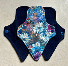 Load image into Gallery viewer, Ready To Ship 7” Thong Organic Top Cloth Pad Navy/Flowers
