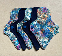 Load image into Gallery viewer, Ready To Ship 7” Thong Organic Top Cloth Pad Navy/Flowers