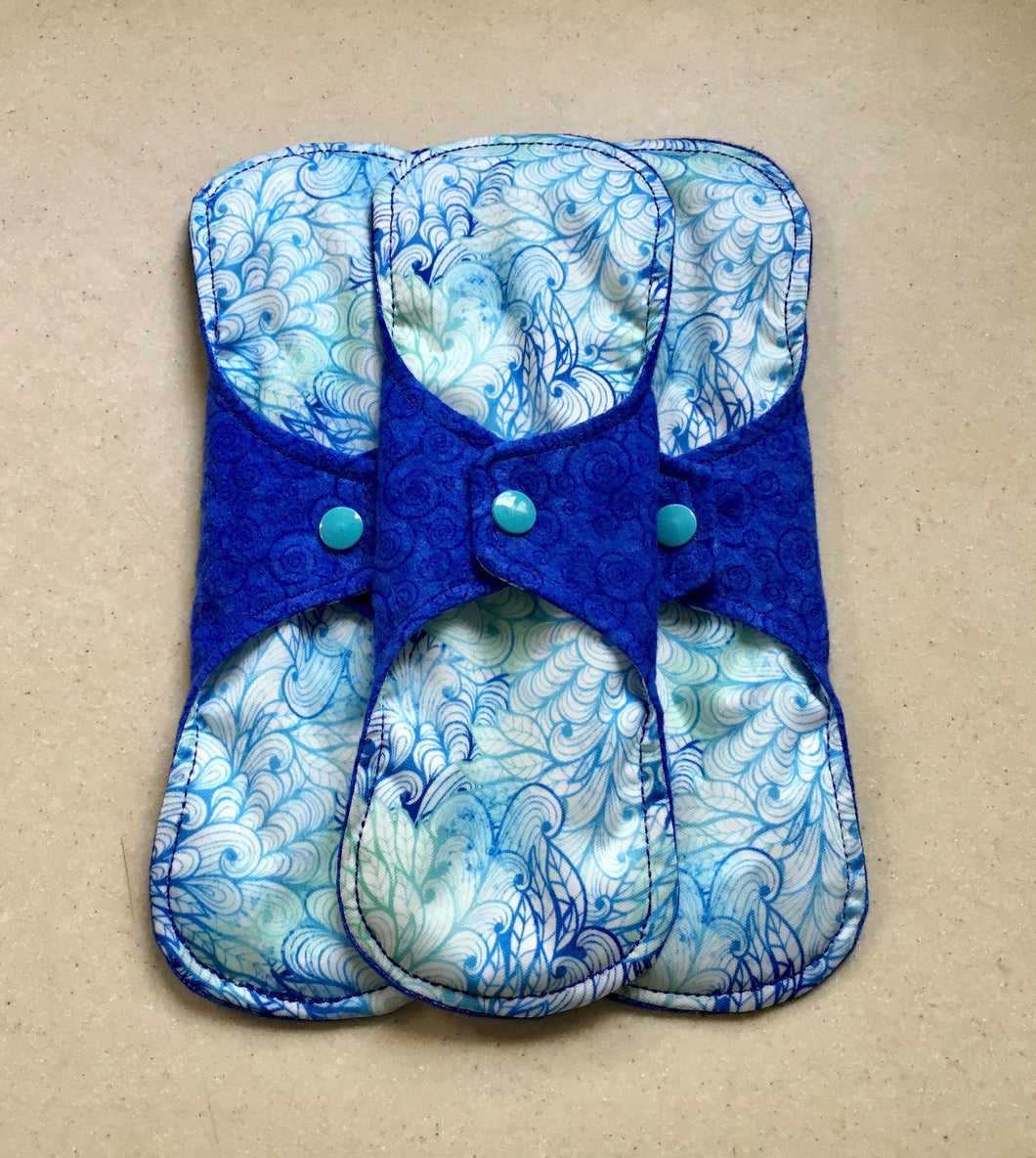 Ready to ship 16” heavy overnight cloth menstrual pad organic fleece core washable and reusable sanitary napkin cloth pads priced per pad