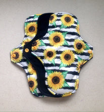 Load image into Gallery viewer, Black/Sunflowers Flannel Top