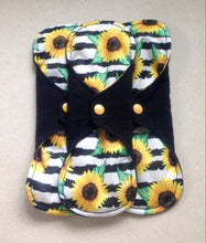 Load image into Gallery viewer, Black/Sunflowers Flannel Top