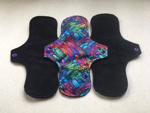 4 Pad Set Black/Rainbow Feathers