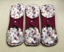 Load image into Gallery viewer, 5 Pad Set Organic Burgundy/Flowers