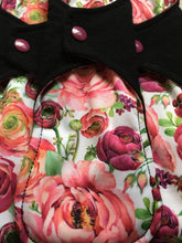 Load image into Gallery viewer, Black/Roses Flannel Top