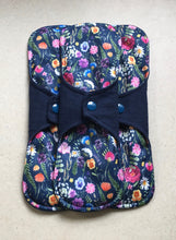 Load image into Gallery viewer, 5 Pad Set Organic Navy/Flowers