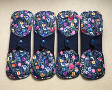 Load image into Gallery viewer, 5 Pad Set Organic Navy/Flowers