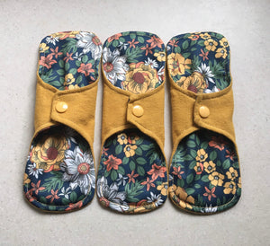 8 Pad Set 4-Heavy 4-Moderate Organic Top Yellow/Flowers