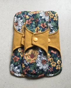 8 Pad Set 4-Heavy 4-Moderate Organic Top Yellow/Flowers