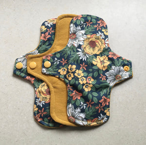 8 Pad Set 4-Heavy 4-Moderate Organic Top Yellow/Flowers