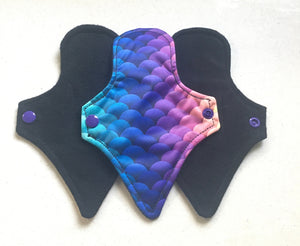 Thong Pantyliner 7" Black/Scales