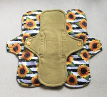 Load image into Gallery viewer, Lemongrass/Sunflowers Organic Top