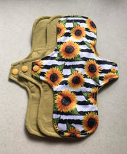 Load image into Gallery viewer, Lemongrass/Sunflowers Organic Top