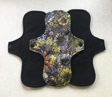 Load image into Gallery viewer, Ready To Ship 7” Moderate Black/Flowers