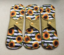 Load image into Gallery viewer, Lemongrass/Sunflowers Organic Top