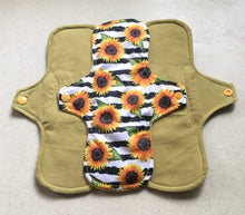 Load image into Gallery viewer, Lemongrass/Sunflowers Organic Top