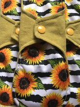 Load image into Gallery viewer, Lemongrass/Sunflowers Organic Top