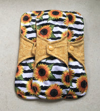 Load image into Gallery viewer, Yellow/Sunflowers Flannel Top